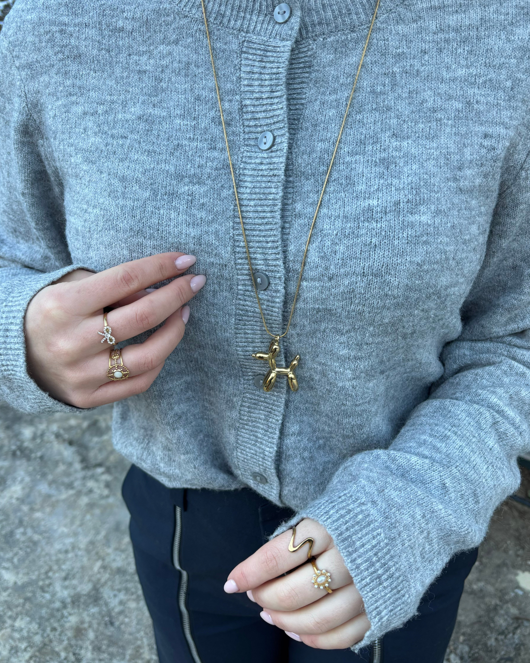 Balloon dog necklace long