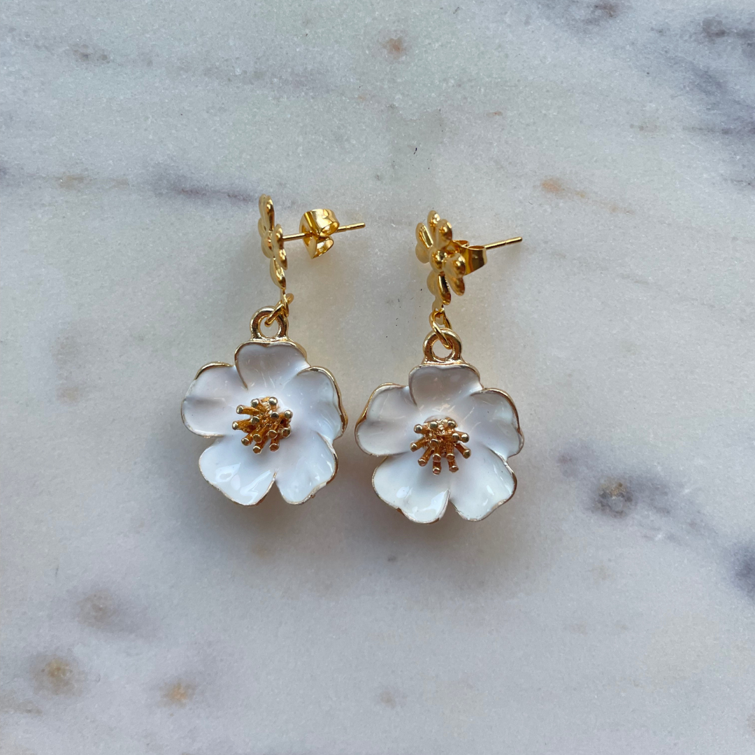 Blossom earrings white