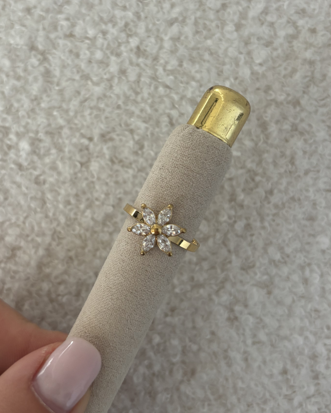 Floral shine ring
