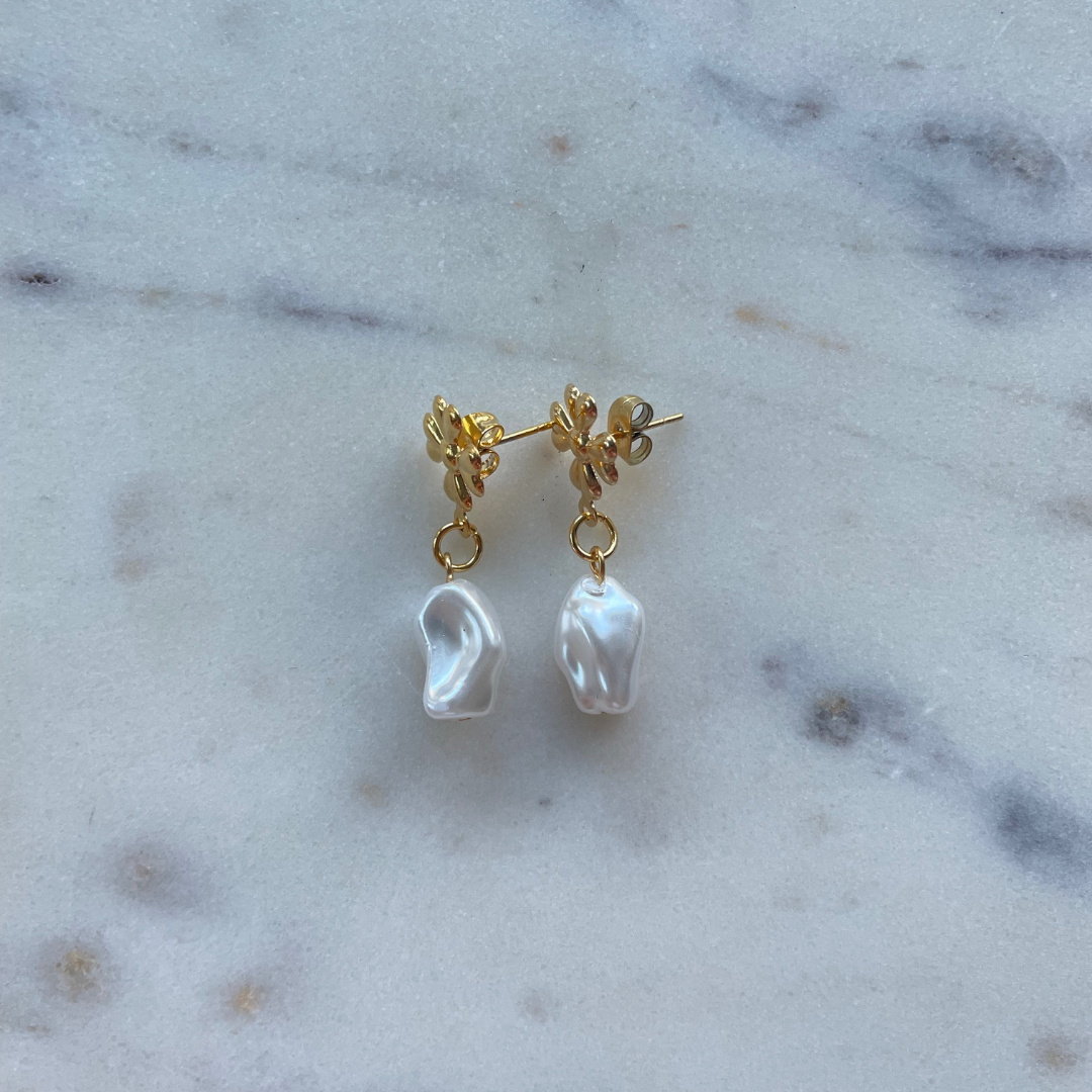 Little pearl earrings