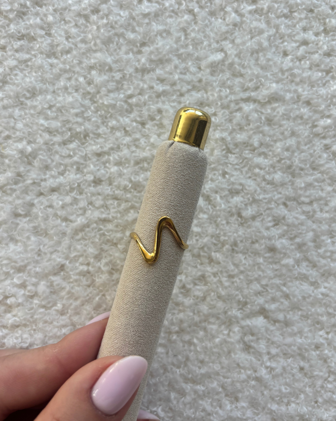 Wavy ring