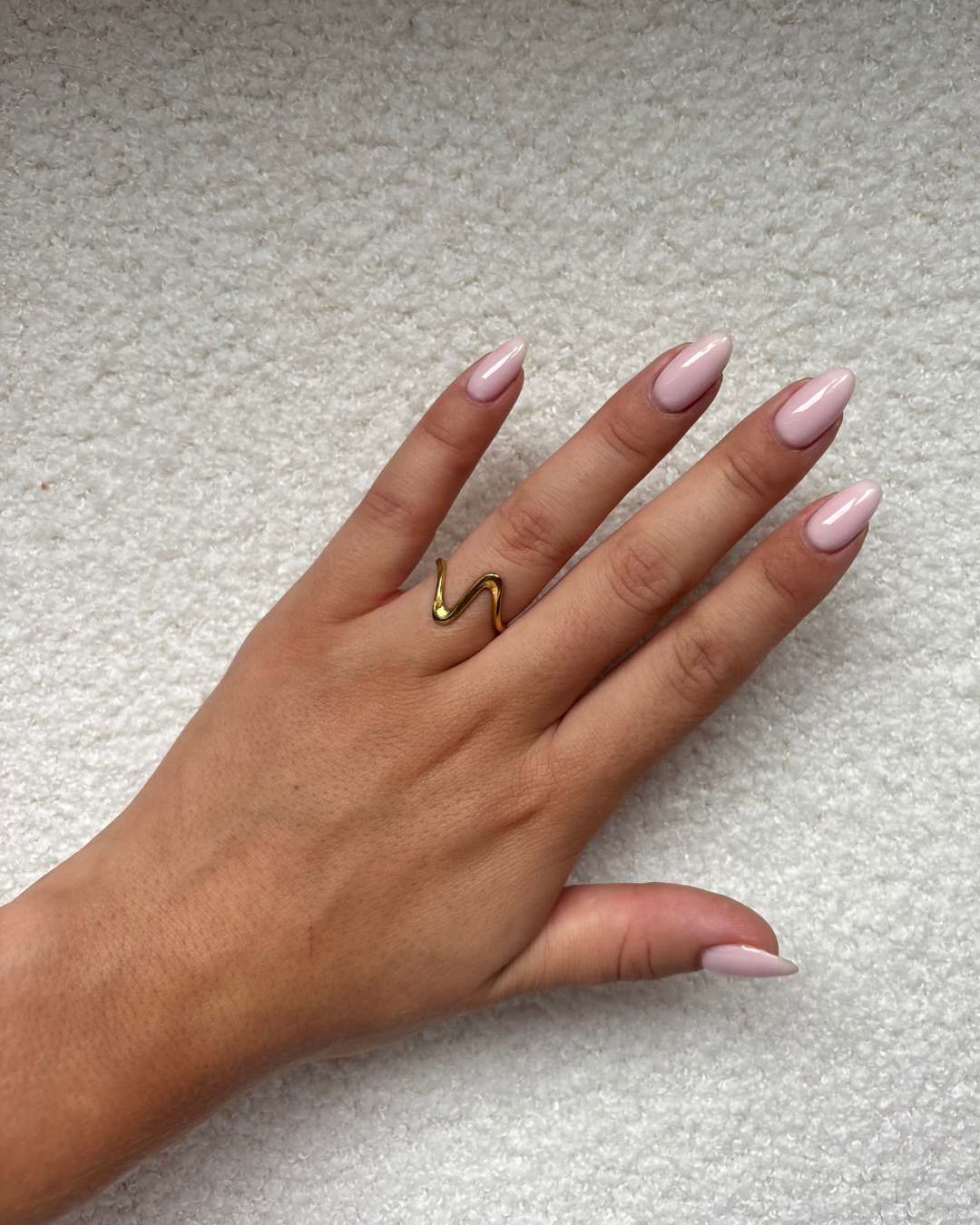 Wavy ring