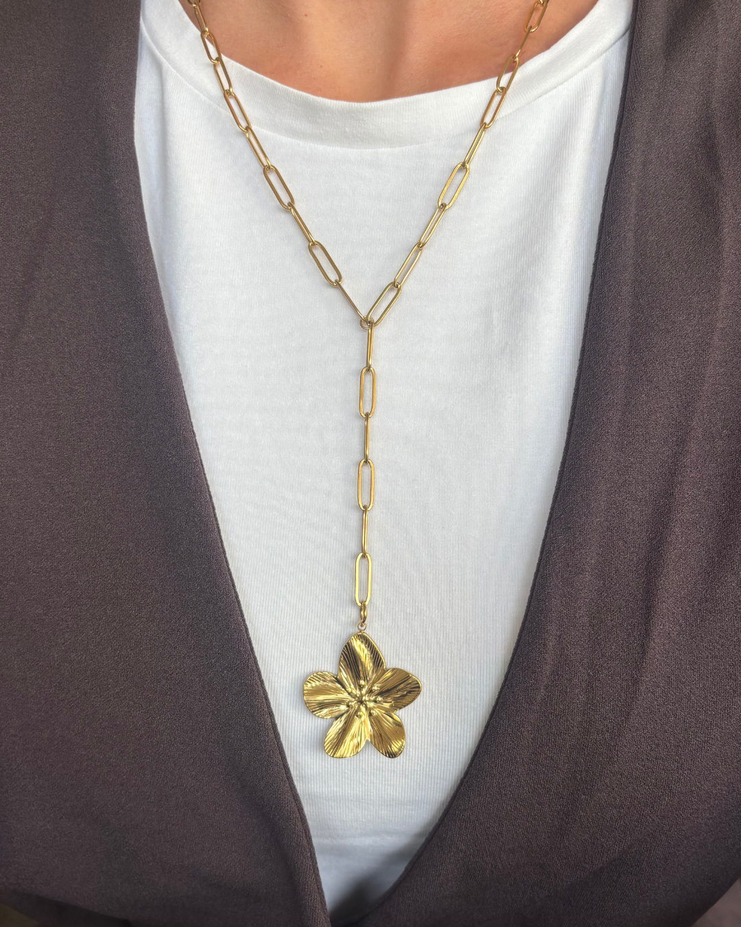 Iris necklace