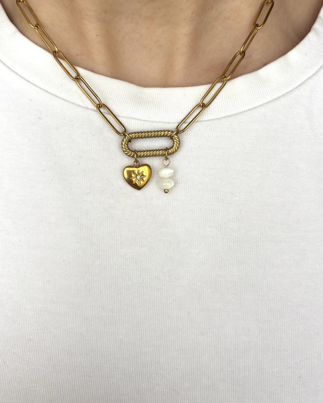 Soft pearl necklace