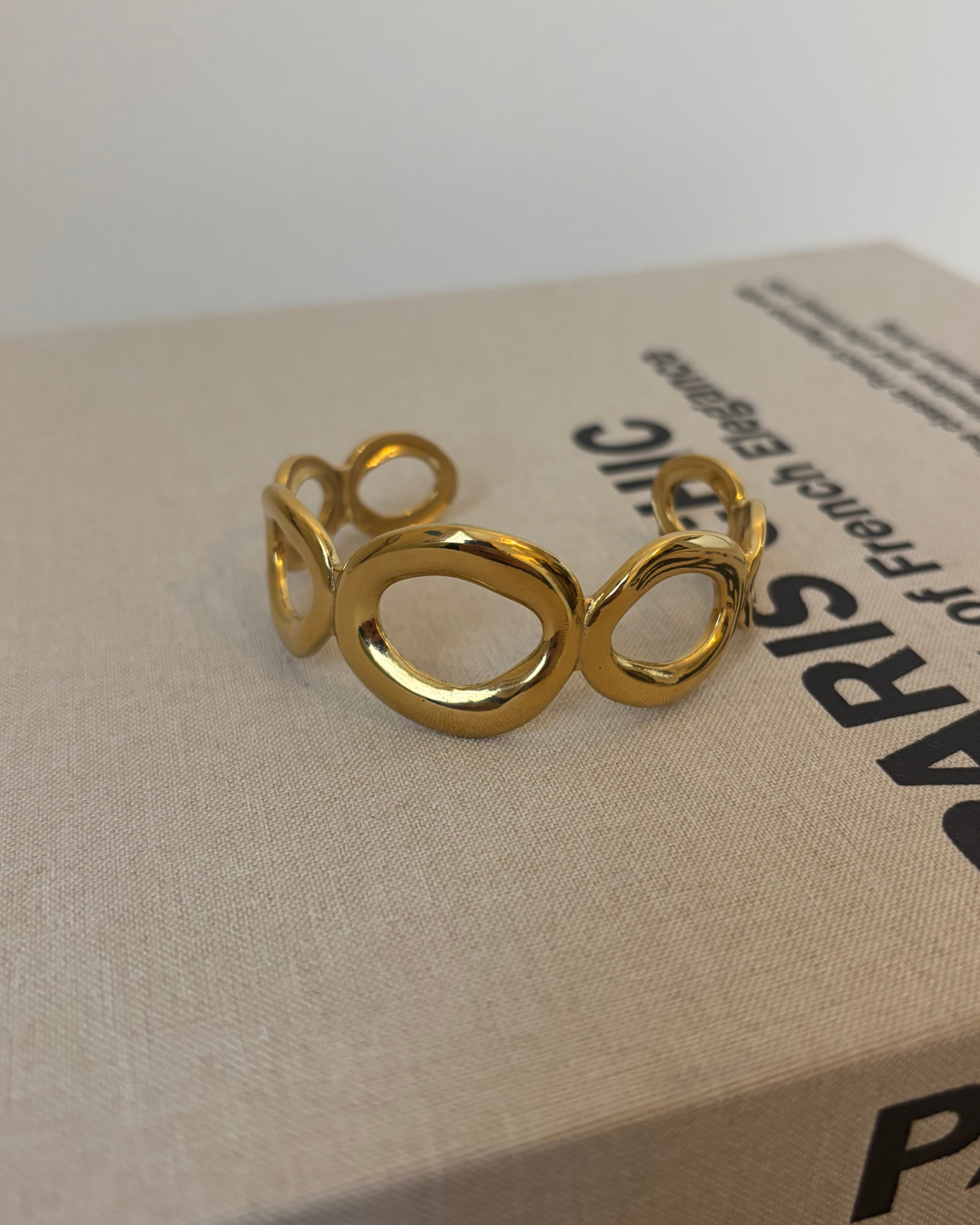 Oval bangle