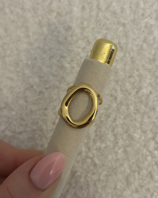 Oval ring