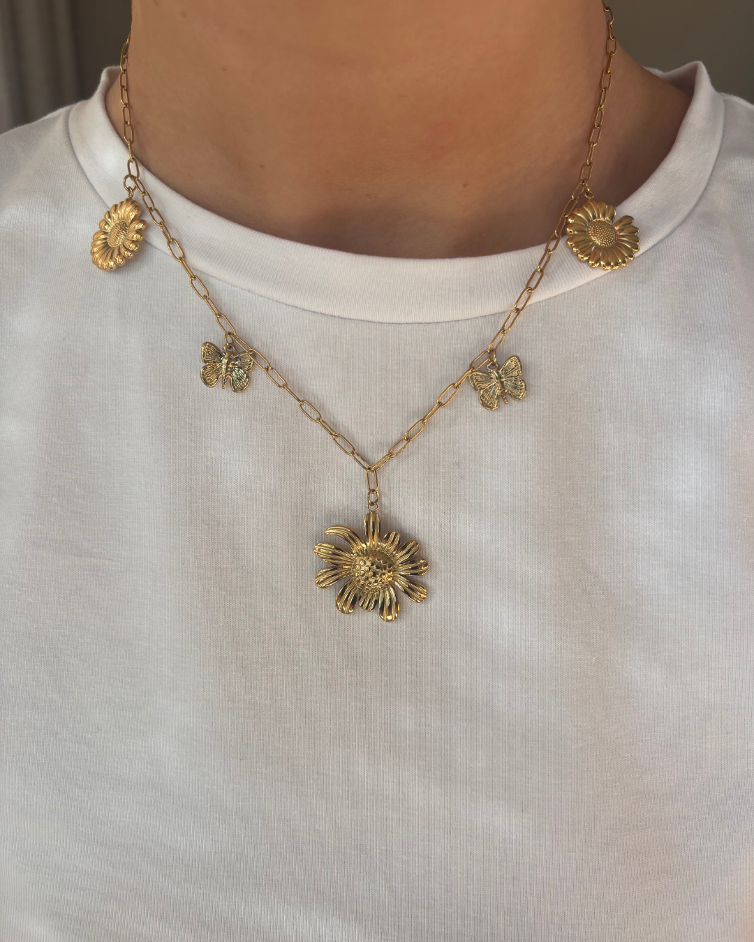 Flower power necklace