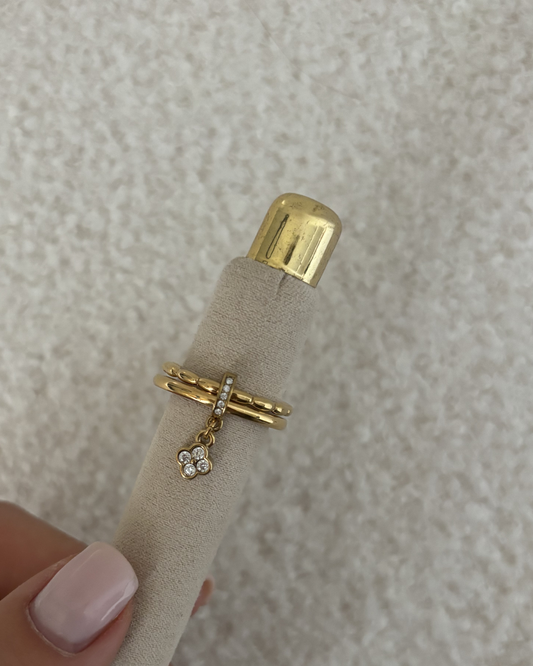 Clover charm ring