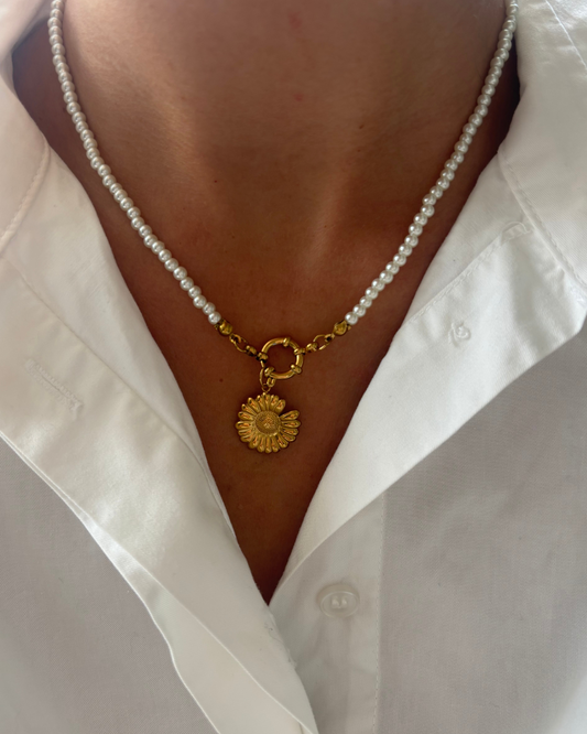 Petal necklace