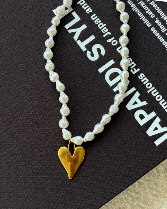 Amore pearl necklace