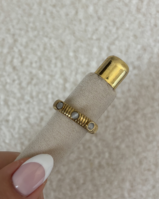 Triple stone ring
