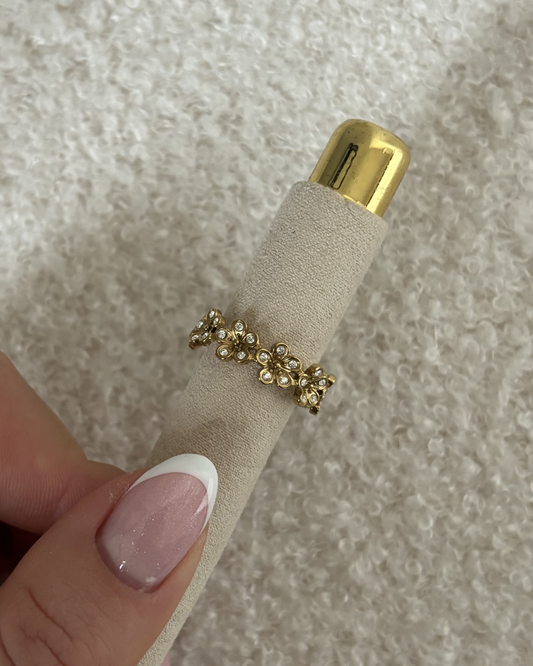 Flower sparkle ring