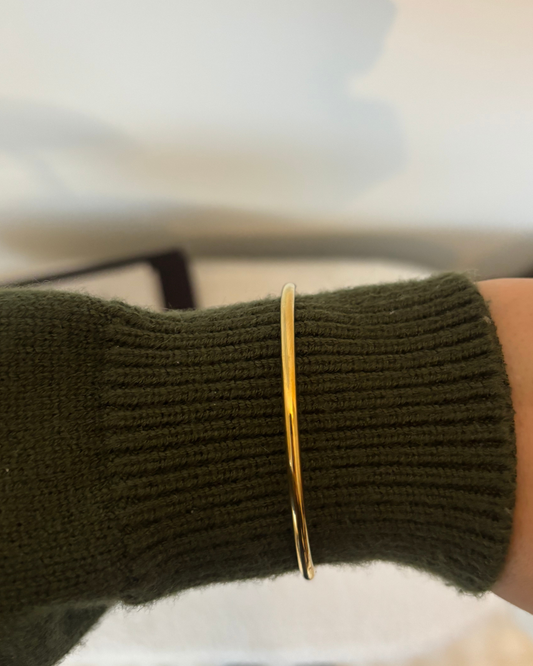Minimalistic bangle