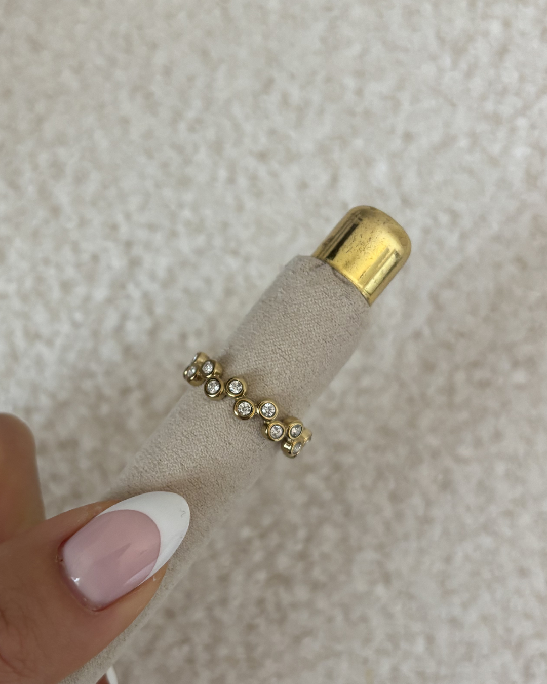 Wavy sparkle ring